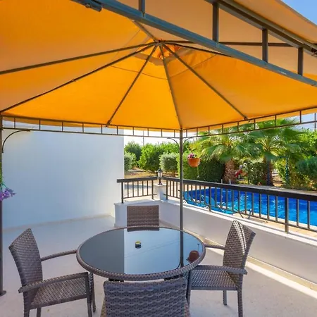 Villa Charoulla Polis 5 *